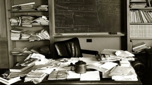 einsteins-desk1